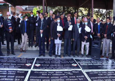 सर्वोच्चमा फेरि लफडाः जबरालाई अदालत प्रवेश गर्न नदिन गेटमा बारको धर्ना सुरु